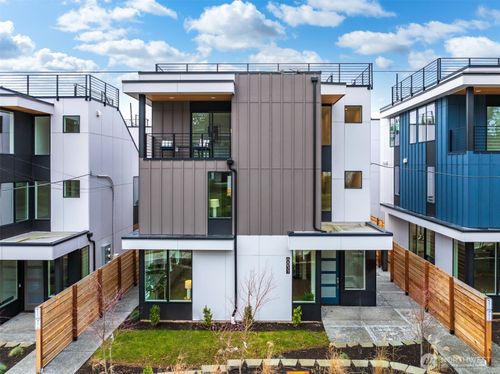 8831 Wallingford Ave N, Seattle, WA, 98103 | Card Image