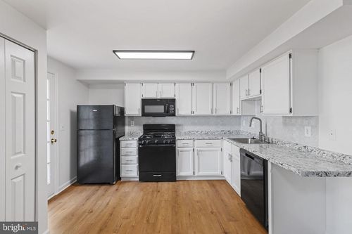 5705 Croatan Ct, CENTREVILLE, VA, 20120-2968 | Card Image