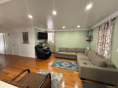 80 Biltmore Ave, Elmont, NY, 11003-1511 | Card Image