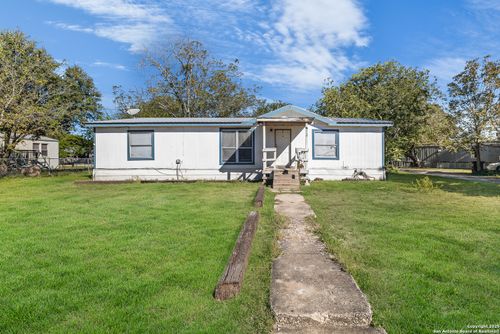 1118 32nd St, Hondo, TX, 78861-3418 | Card Image
