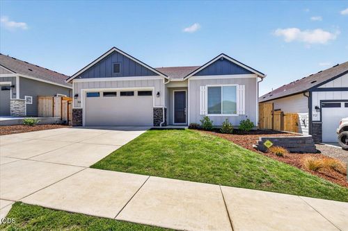 106 Valemont Dr, Eagle Point, OR, 97524-8652 | Card Image