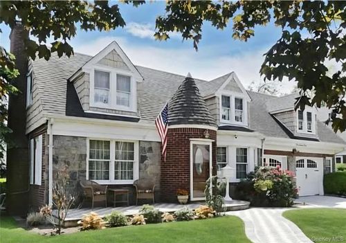 478 Carnation Ave, Floral Park, NY, 11001-3640 | Card Image
