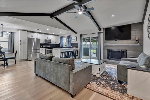 524 Nw Ann Lois Ln, Burleson, TX, 76028-3709 | Card Image