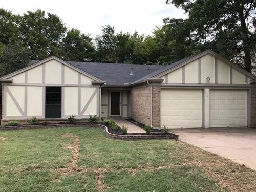 6311 Twinhill Dr, Arlington, TX, 76016-3724 | Card Image