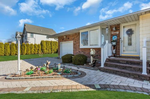 20 Crestwood Rd, Bohemia, NY, 11716-3610 | Card Image