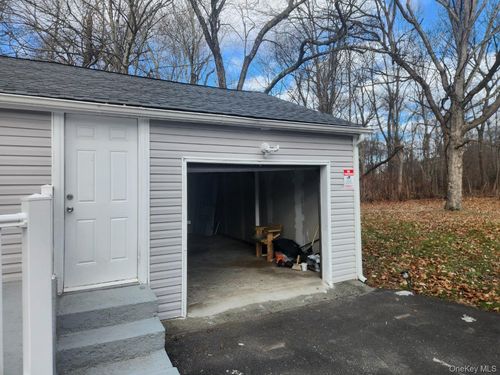 107 Oak Ridge Rd, East Fishkill, NY, 12533-5301 | Card Image