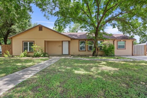 102 E Southland Ave, Marlin, TX, 76661-2046 | Card Image