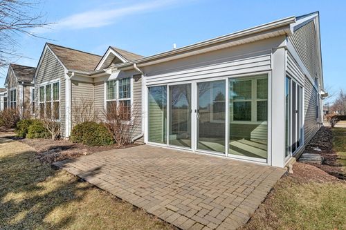 717 Pleasant Dr, Shorewood, IL, 60404-9577 | Card Image