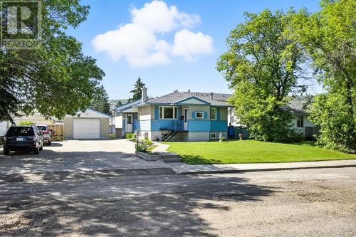 6383 32 Ave Nw, Calgary, AB, T3B0K1 | Card Image