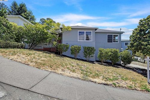 5040 Pierpoint Ave, Oakland, CA, 94602-2652 | Card Image