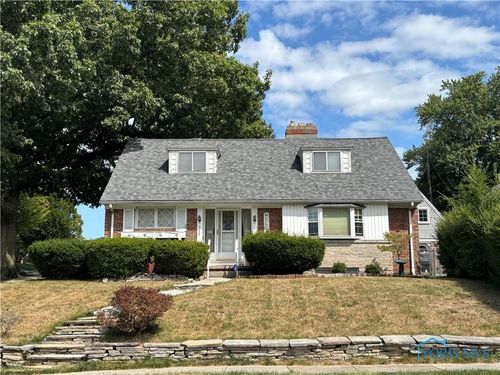 2455 Eastmoreland Dr, Oregon, OH, 43616-2765 | Card Image