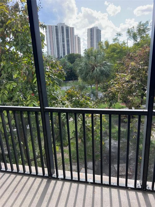 407-3301 N Country Club Dr, Aventura, FL, 33180-1614 | Card Image