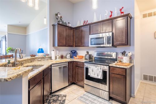 12487 First Ave, Southgate, MI, 48195-3541 | Card Image