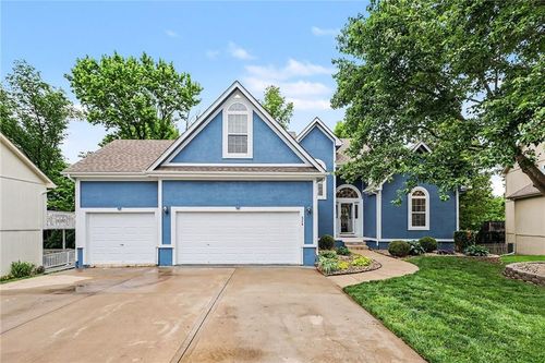 524 Ne Garnet Ln, Lee's Summit, MO, 64064-1397 | Card Image