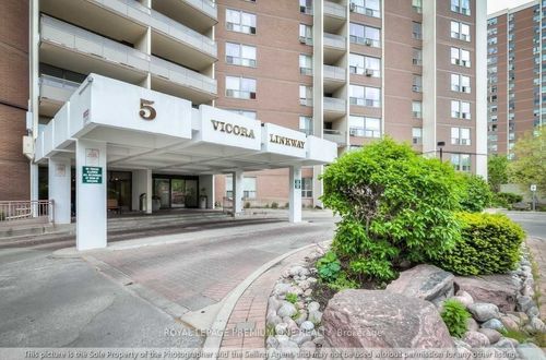 210-5 Vicora Linkway, North York, ON, M3C1A4 | Card Image