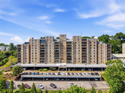 105w-2160 Greentree Road, Scott Twp, PA, 15220 | Card Image