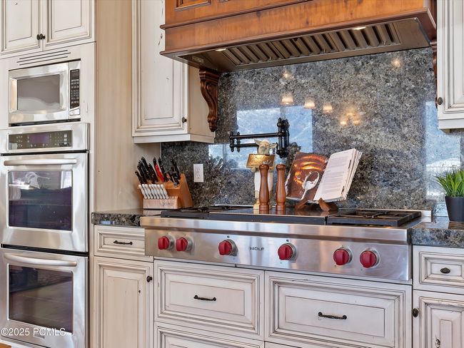 5932 E Big Horn Pkwy, Home with 7 bedrooms, 6 bathrooms and null parking in Eden UT | Image 15