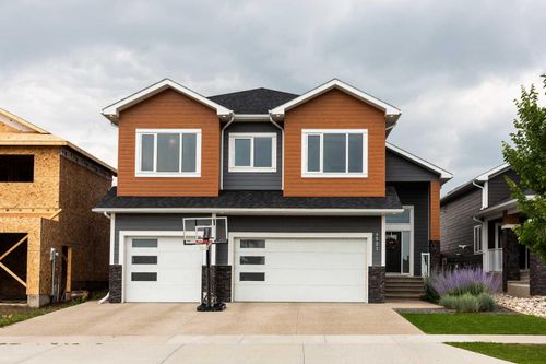 4521 40 Avenue S, Lethbridge, AB, T1K8G2 | Card Image