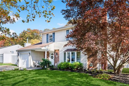 31 Fallen Leaf Rd, Holbrook, NY, 11741-2803 | Card Image