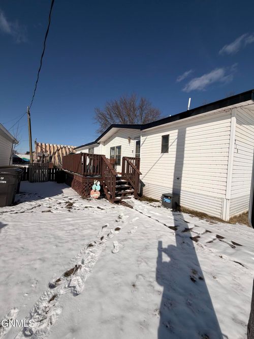 210 Holiday Park Vlg, Jamestown, ND, 58401-6250 | Card Image