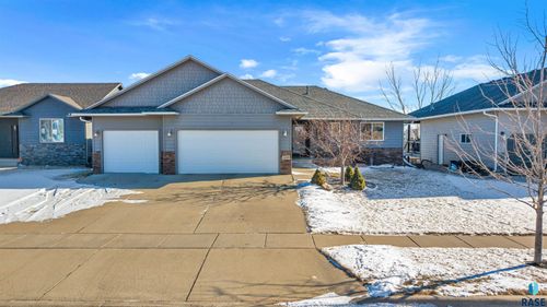 1100 S Maria Ave Avenue, Sioux Falls, SD, 57106 | Card Image