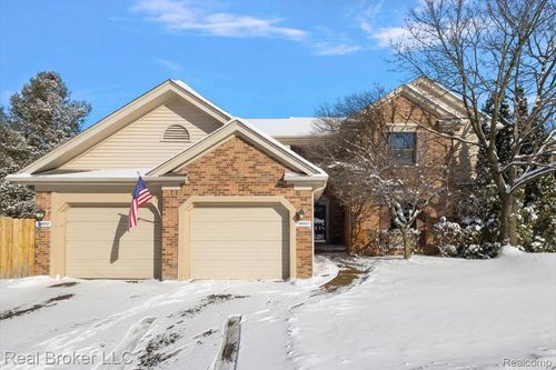 36952 Ridgedale Ct, Farmington Hills, MI, 48331-1838 | Card Image