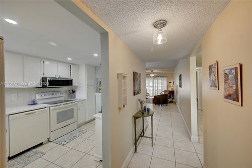 203-3186 Via Poinciana, Lake Worth, FL, 33467-1998 | Card Image