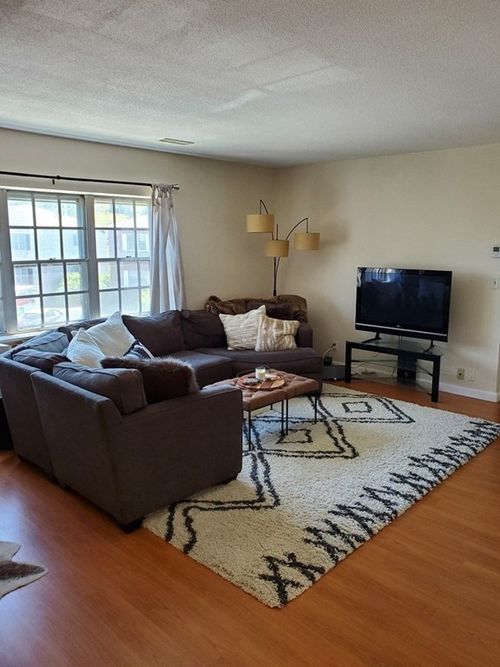 apt-3-31 Lake Shore Ct, Boston, MA, 02135-6372 | Card Image