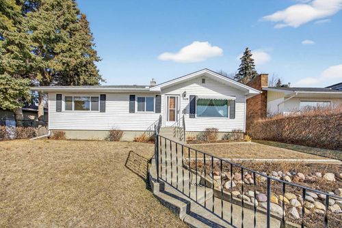 1124 31 Ave Nw, Calgary, AB, T2K0A9 | Card Image