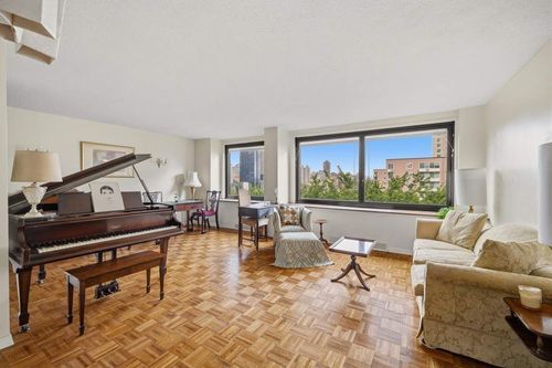 1025-531 Main Street, New York City, NY, 10044 | Card Image
