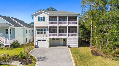 111 Sw 22nd St, Oak Island, NC, 28465-7408 | Card Image