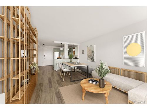 11i-909 N Logan St, Denver, CO, 80203-3003 | Card Image