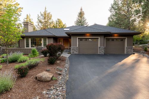 3013 Nw Melville Dr, Bend, OR, 97703-8683 | Card Image