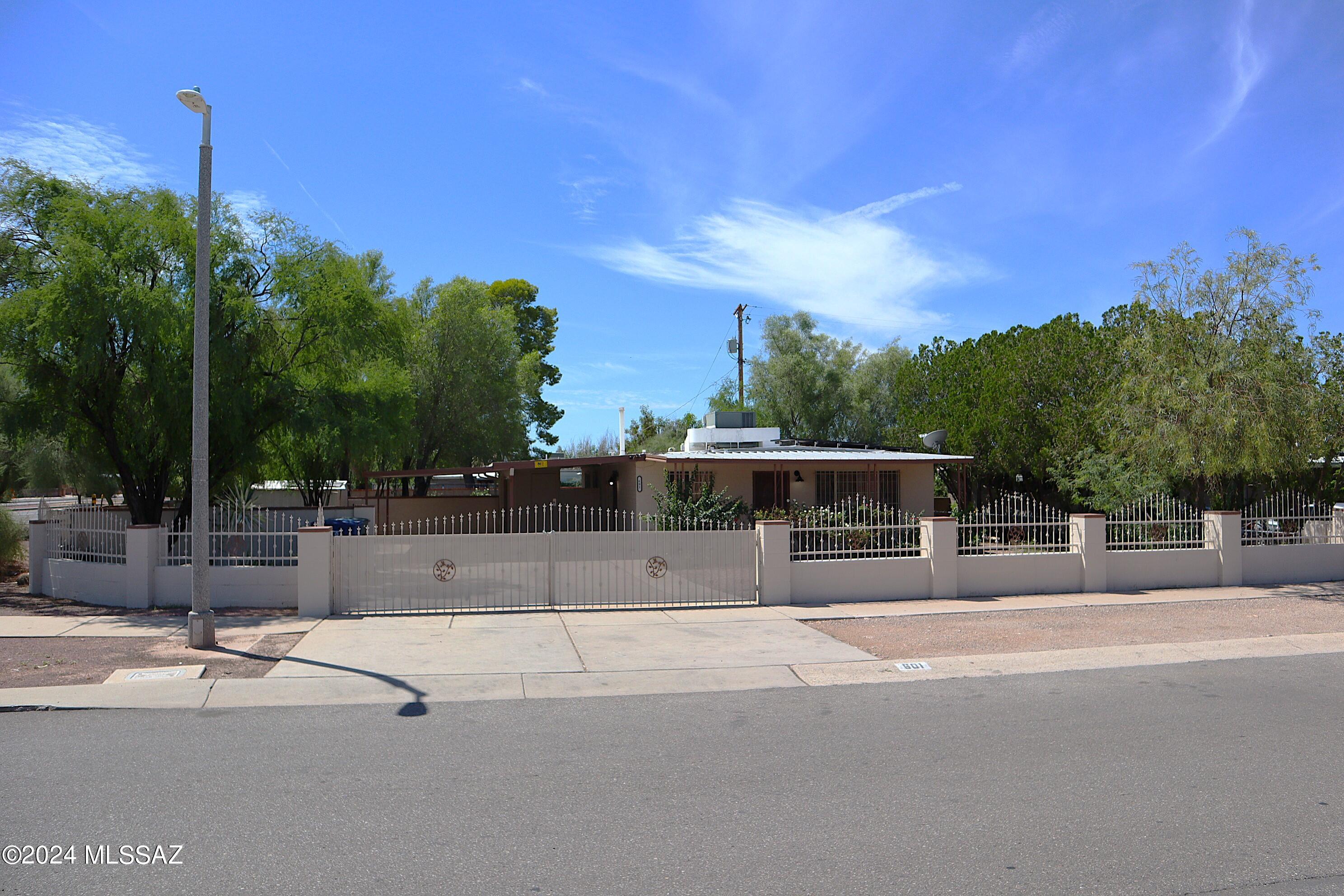 Calle Medina , Tucson, AZ 85756