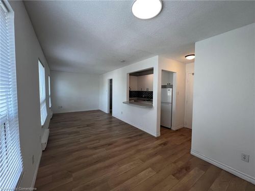 16-102 Greensides Ave, Toronto, ON, M6G3P7 | Card Image