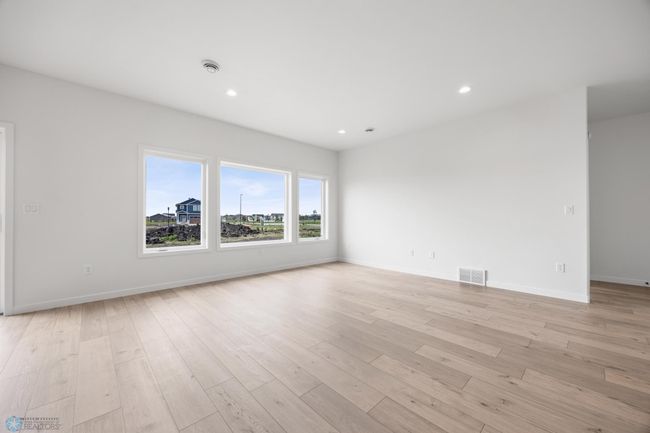 Living Room | Image 7