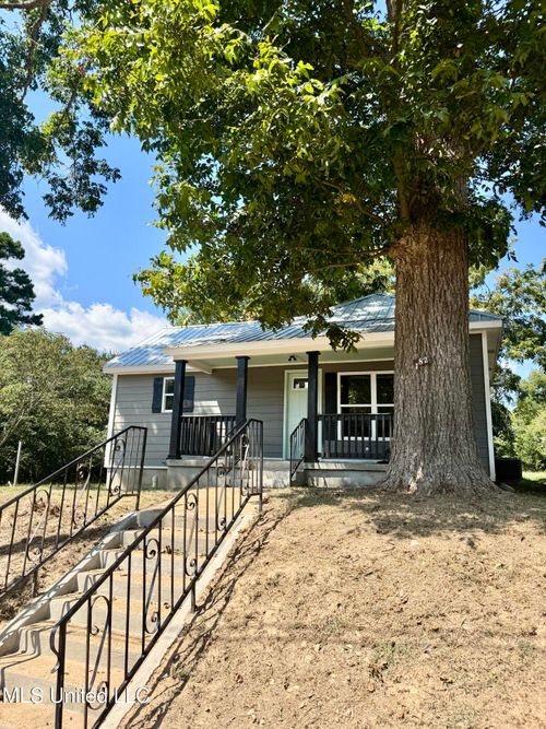 182 Jarrott St, Holly Springs, MS, 38635-3210 | Card Image
