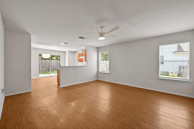 402 Colonial Park Blvd, House other with 3 bedrooms, 2 bathrooms and 2 parking in Austin TX | Image 5