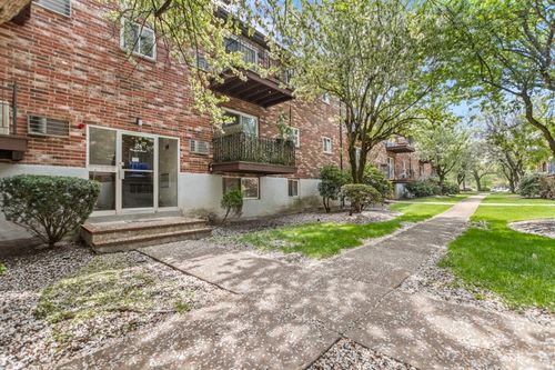 apt-3-28 Westgate Rd, Chestnut Hill, MA, 02467-3417 | Card Image