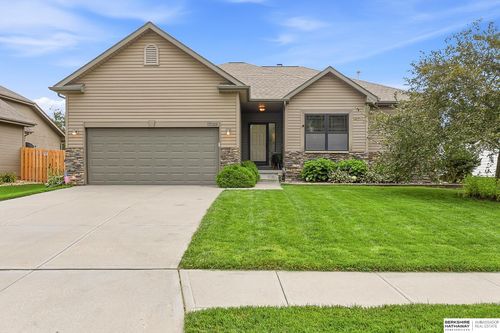 17029 Colleen Ln, Gretna, NE, 68028-6948 | Card Image