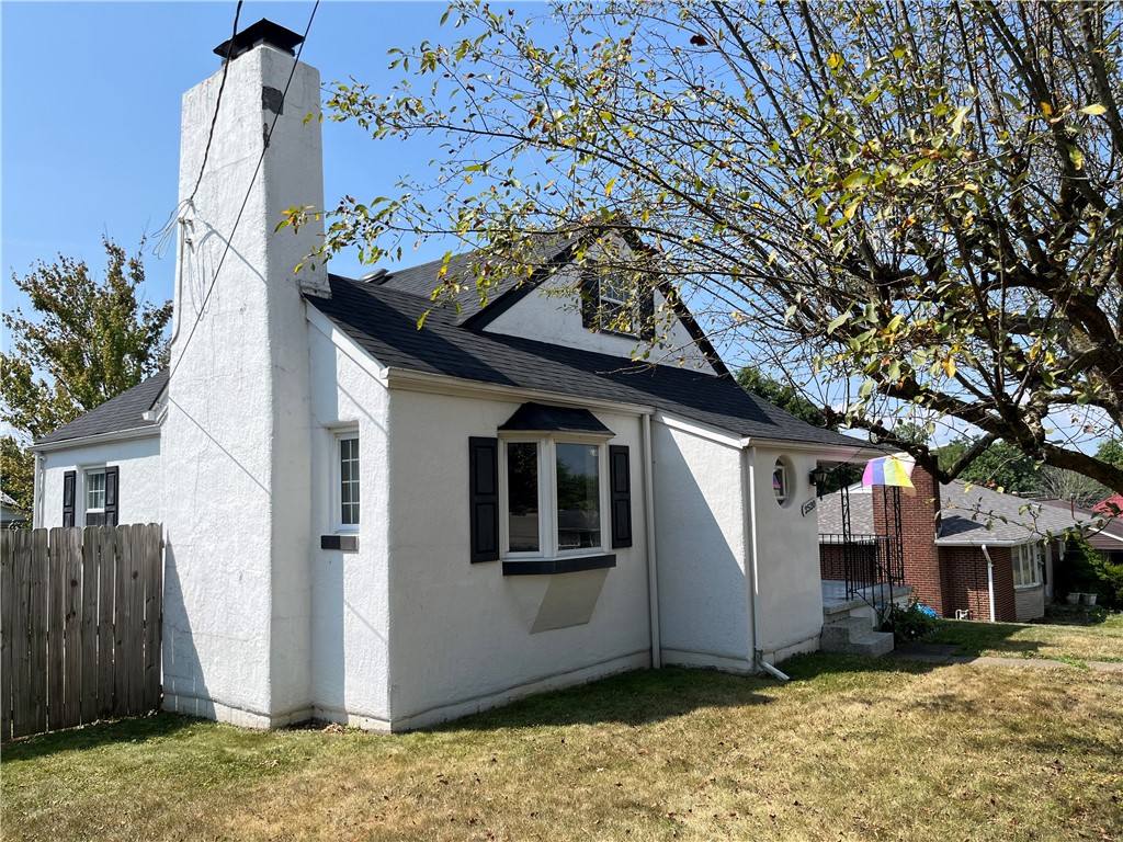 Carl Ave, New Kensington, PA 15068