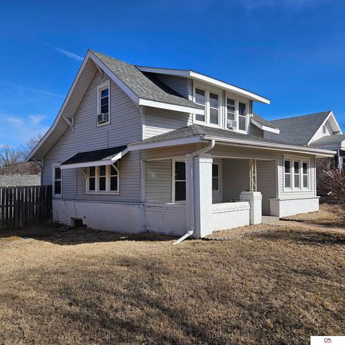 909 9th St, Fairbury, NE, 68352-2023 | Card Image