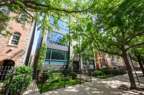 4w-1446 Cortez St, Chicago, IL, 60642-3934 | Card Image