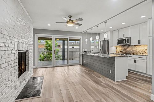 b-922 Chatham Ln, Columbus, OH, 43221-2435 | Card Image
