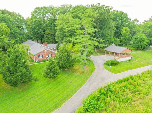 853 E 4th St, London, KY, 40741-1427 | Card Image