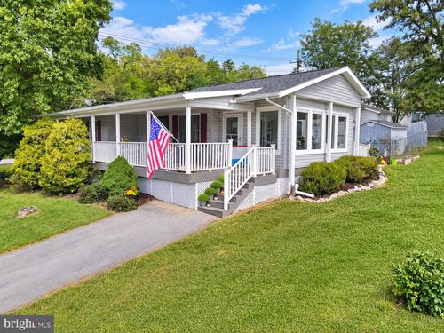 1300 S Raleigh St, MARTINSBURG, WV, 25401-3002 | Card Image