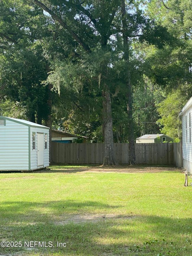 27303 New Front St, House other with 3 bedrooms, 2 bathrooms and null parking in Hilliard FL | Image 5