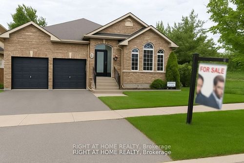 16 Imperial Crown Lane, Barrie, ON, L4N0T4 | Card Image