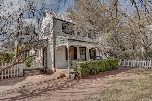 507 W Travis St, Fredericksburg, TX, 78624-3236 | Card Image