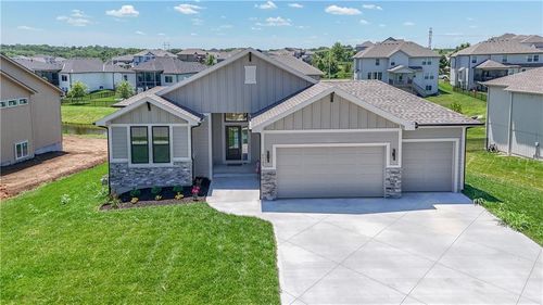 24105 W 58th Pl, Shawnee, KS, 66226-2220 | Card Image